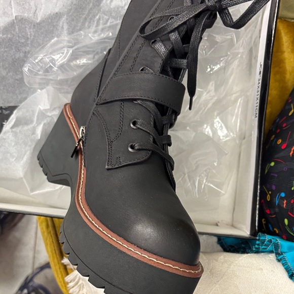 Stylish Black Lace-Up Women's Boots - Picture 2 of 11